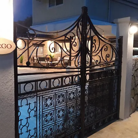 Borgo! ευχάριστο δίπλα στη θάλασσα!! Lefkáda