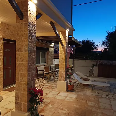Borgo! ευχάριστο δίπλα στη θάλασσα!! Ferienhaus Lefkáda