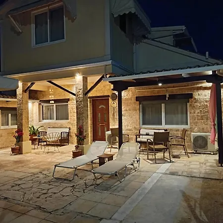Borgo! ευχάριστο δίπλα στη θάλασσα!! Lefkáda